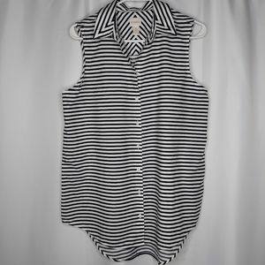 Chicos Sleeveless Button Top Medium Collar Vneck Asymmetric Stripe No-Iron Shirt